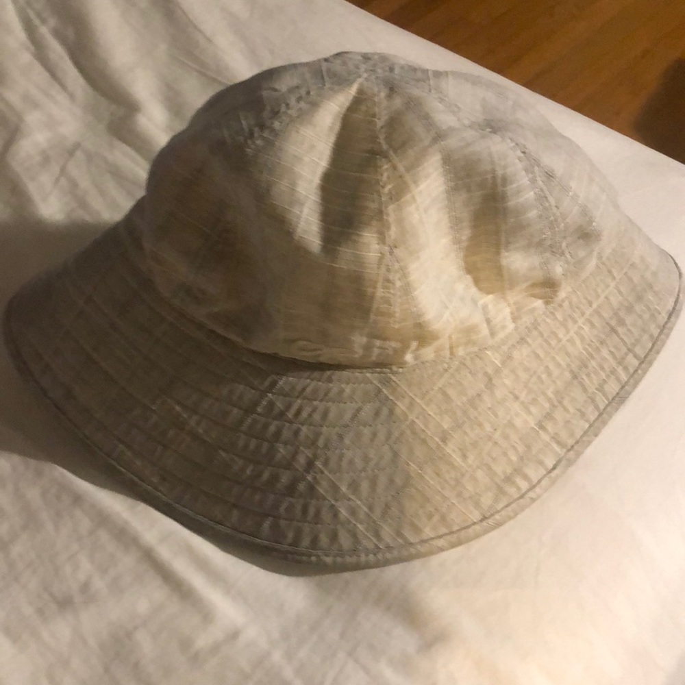 Outdoor Research gray+white hiking hat